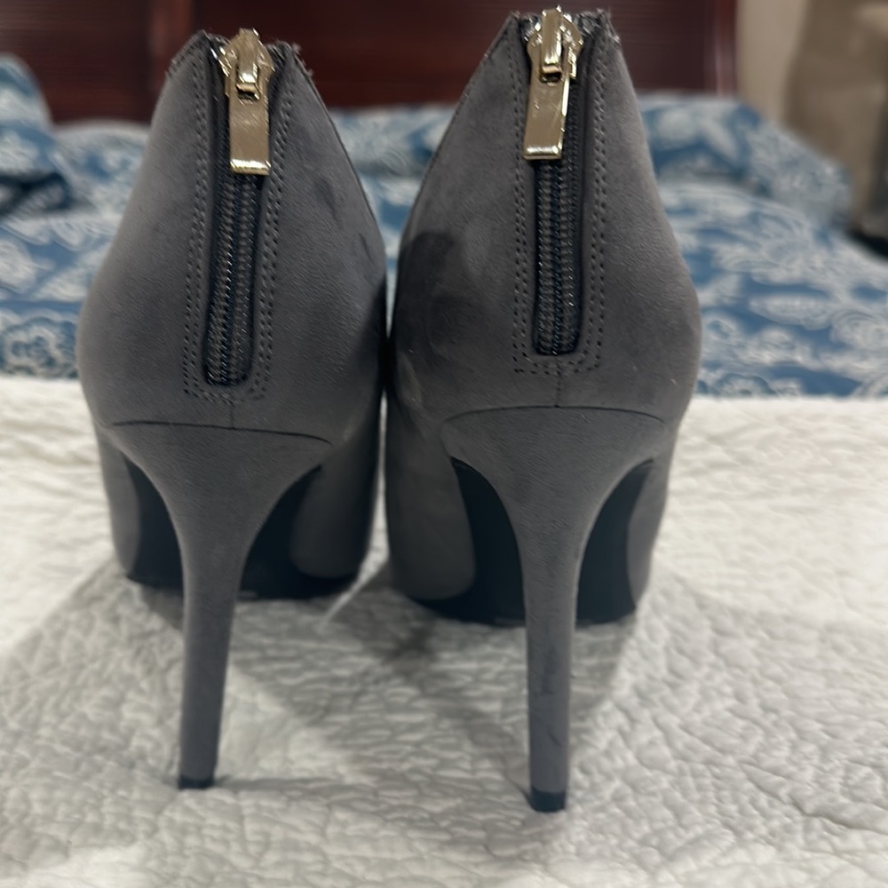 NEW Kelly & Katie Gray Booties - Picture 4 of 7